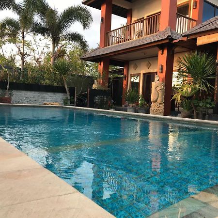 Villa Kenanga In Meninting By The Beach Матарам Экстерьер фото