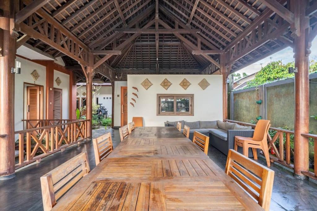 Villa Kenanga In Meninting By The Beach Матарам Экстерьер фото