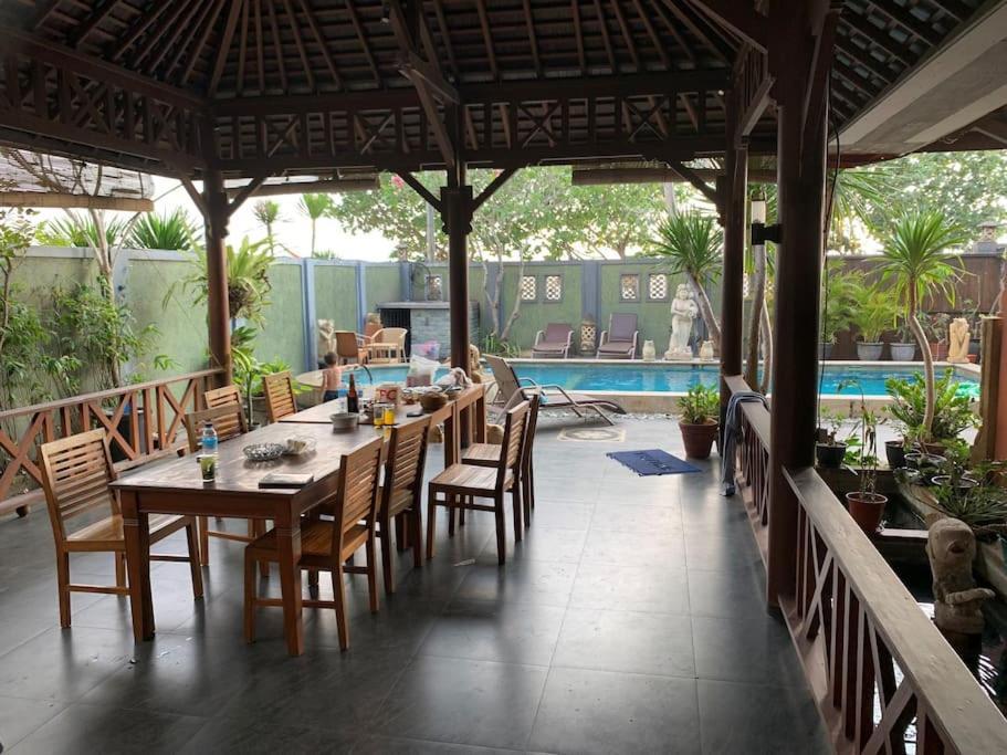 Villa Kenanga In Meninting By The Beach Матарам Экстерьер фото