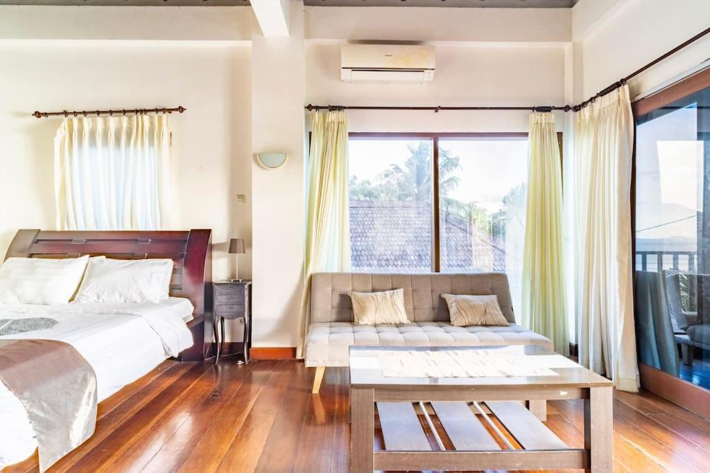Villa Kenanga In Meninting By The Beach Матарам Экстерьер фото