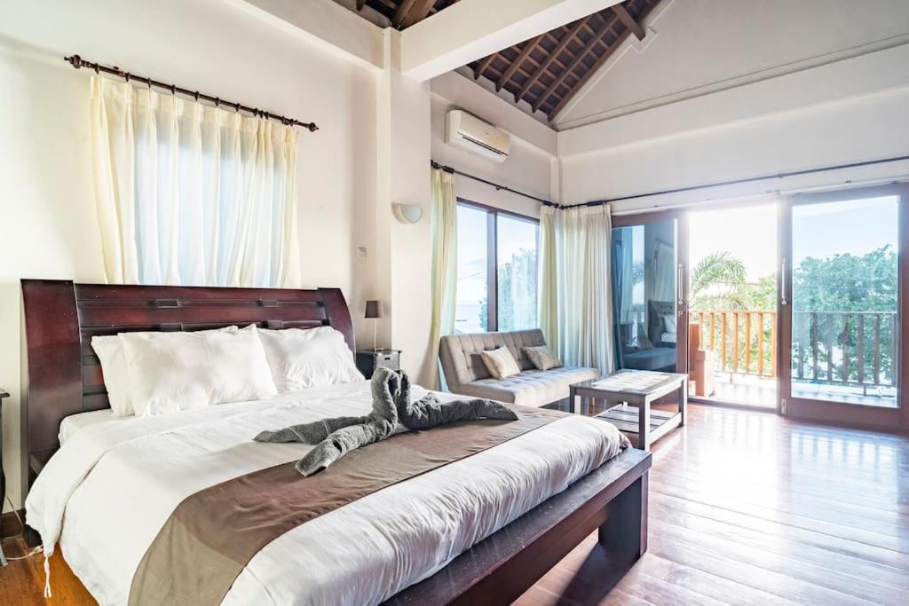 Villa Kenanga In Meninting By The Beach Матарам Экстерьер фото